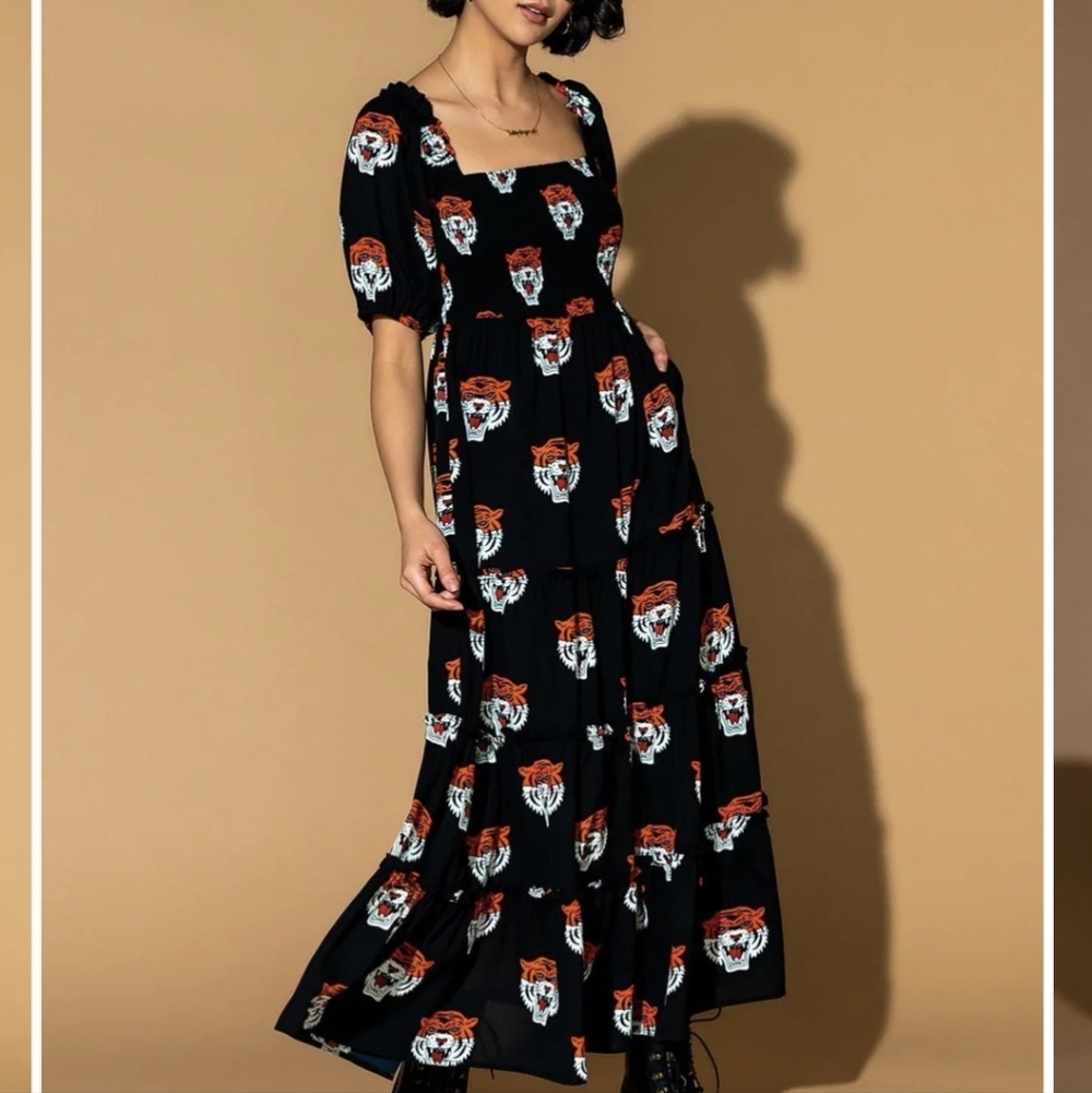 Dressed in LA LA feeling fierce Elegant Black and Red tiger Women's Dress